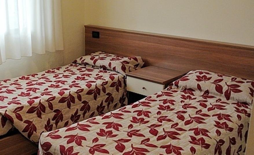 Arlecchino Otel Castel San Pietro Terme Oda fotoğraf